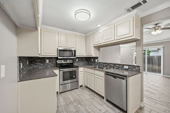 Building Photo - 521-525 Gilcrease Street Unit