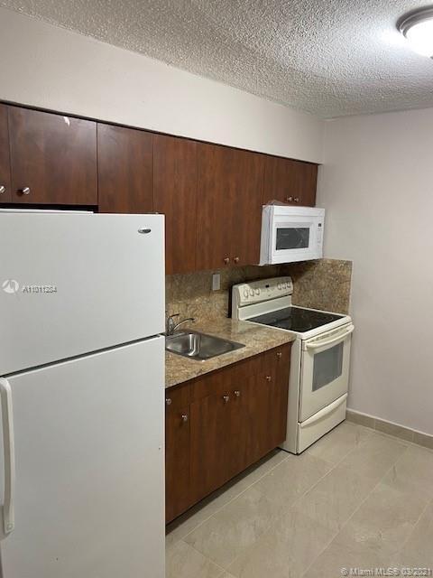 Foto principal - 627 SW 3rd St