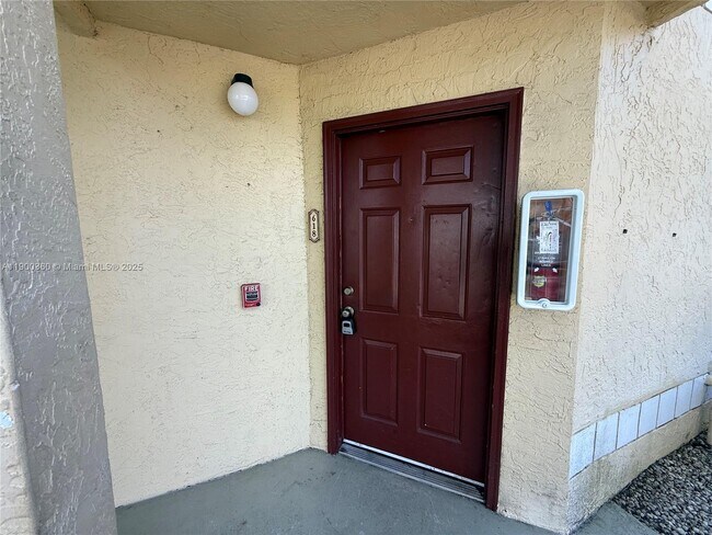 Building Photo - 12840 Vista Isles Dr