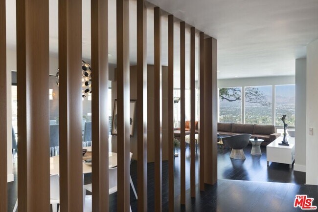 Foto del edificio - 8167 Mulholland Terrace