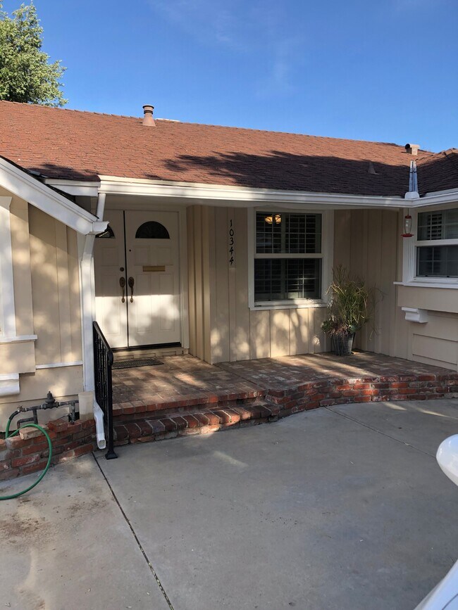 Building Photo - 10344 Petit Ave