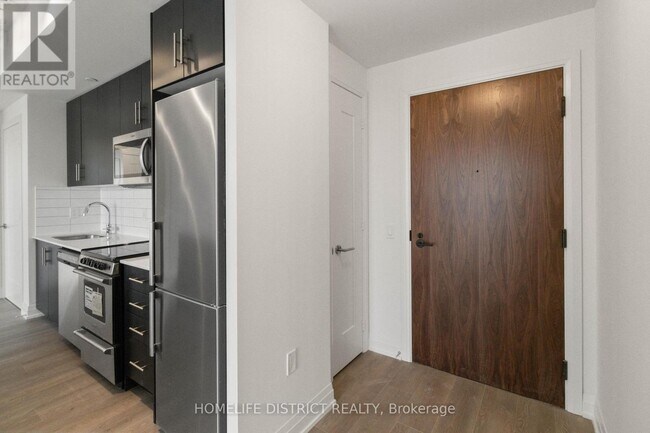 Building Photo - 509 Dundas St W