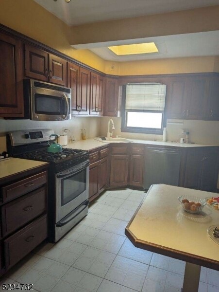 Foto del edificio - 2079 Church St