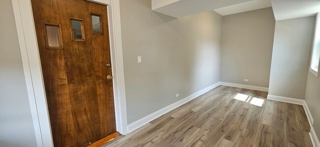 Building Photo - 3921 N Francisco Ave