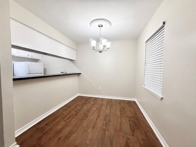 Foto del edificio - 321 E Cedar St