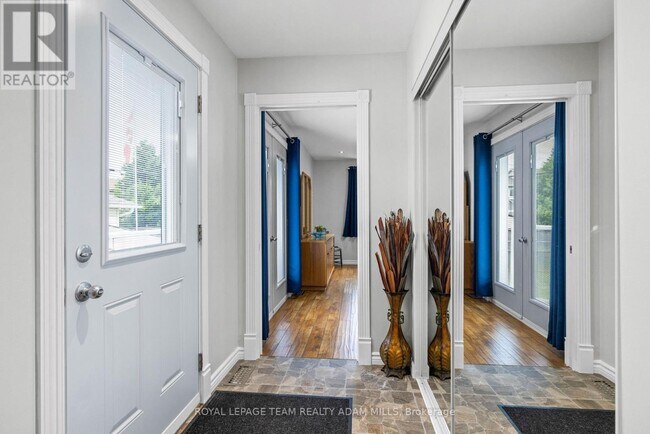 Building Photo - 1396 Maxime St