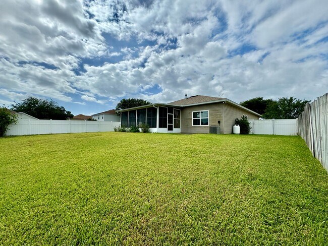 Foto del edificio - Corner Lot Beauty in Hawkins Cove: 4-Bedro...