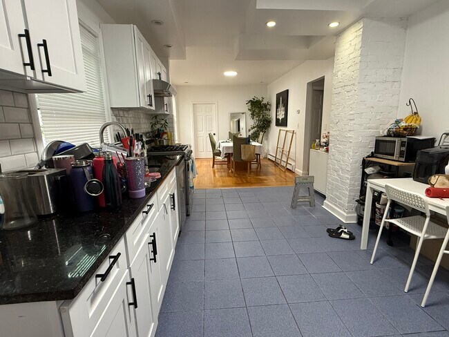 Foto del edificio - 1205 Forest Rd