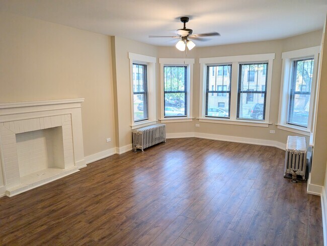 Foto del edificio - 6455 N Hoyne Ave