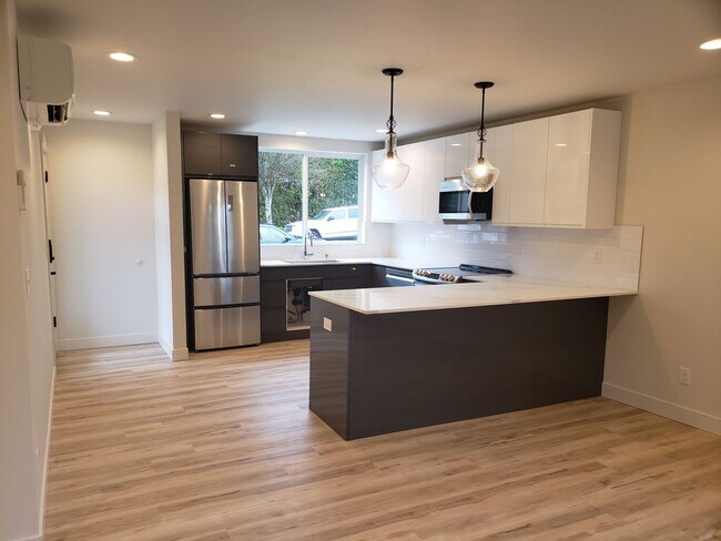 Foto del edificio - University Village New Construction Rental