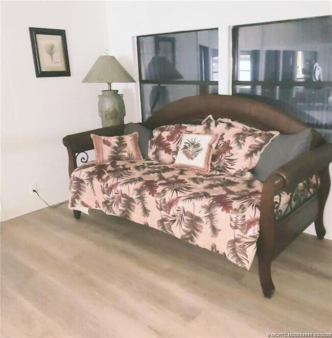 Foto del edificio - 7777 SE Continental Dr