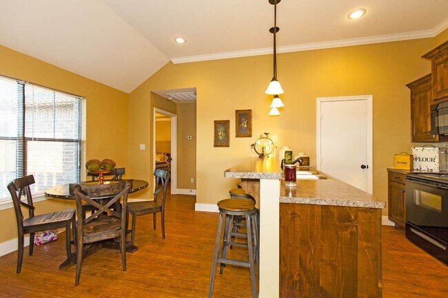 Foto del edificio - Coming Soon! Stunning 3 bed, 2 bath, 1 car garage located in West Tyler!!