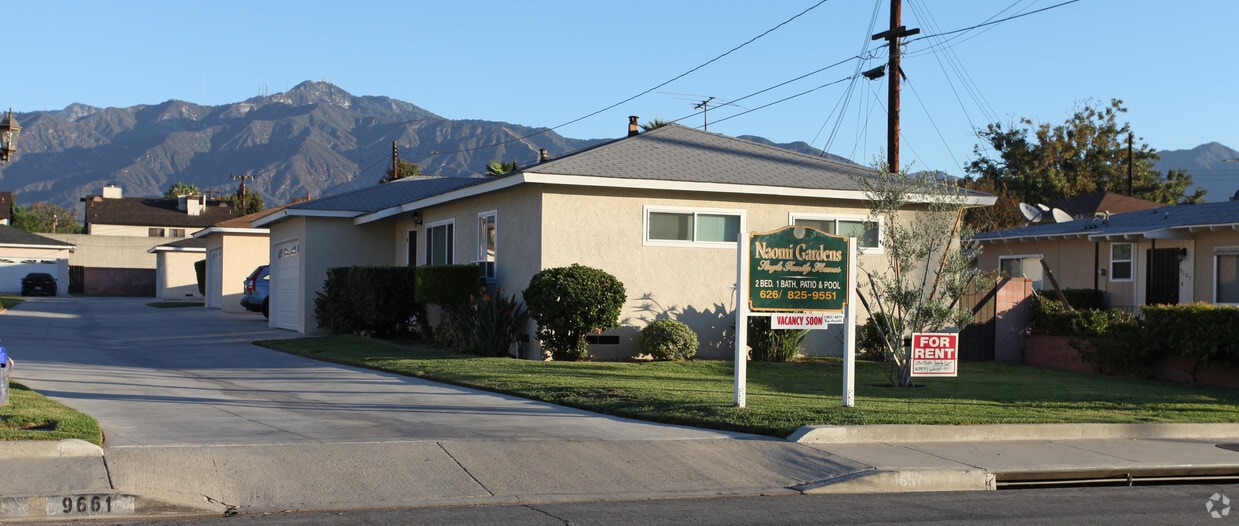 Building Photo - 9649-9651 E Naomi Ave