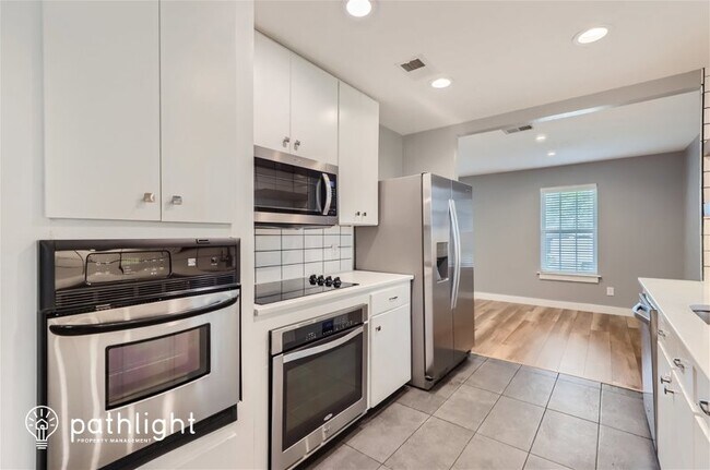 Foto del edificio - 2913 Brookview Drive