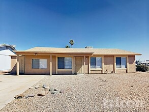 Building Photo - 904 W Yale Dr