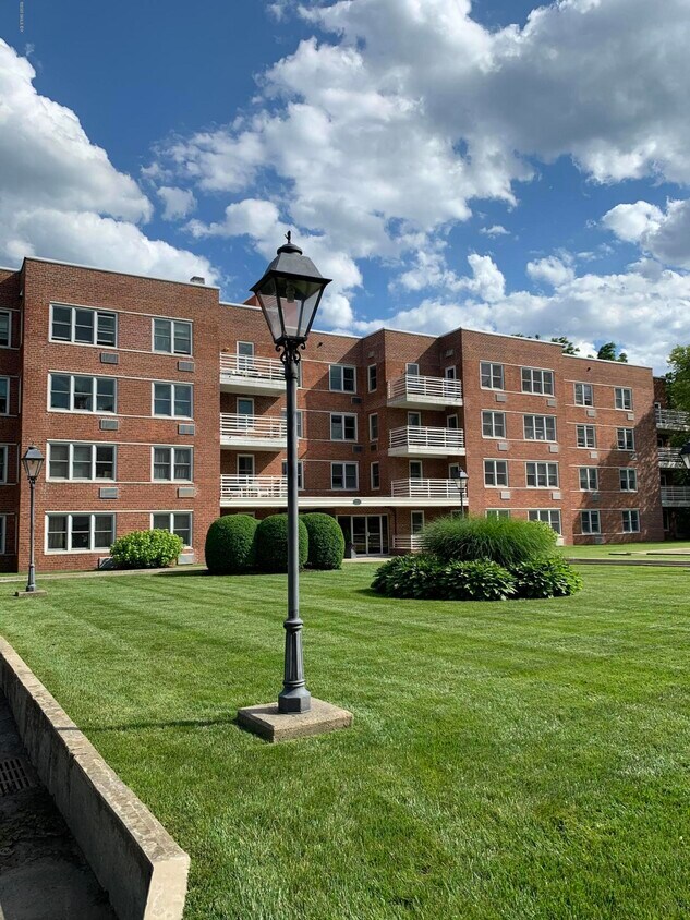 50 Lafayette Pl Unit 1H, Greenwich, CT 06830 Condo for Rent in