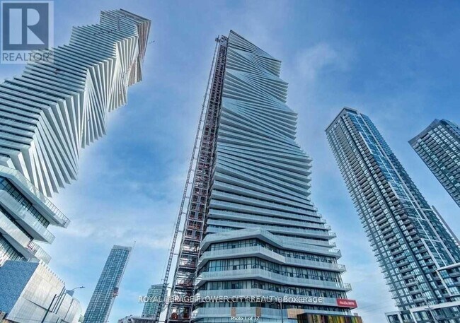 Building Photo - 3900-3900 Confederation Pkwy