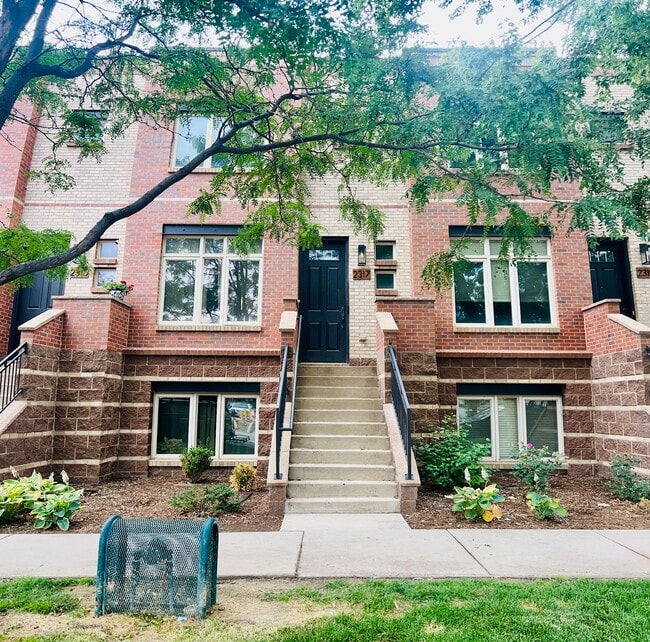 Building Photo - 2317 Decatur St