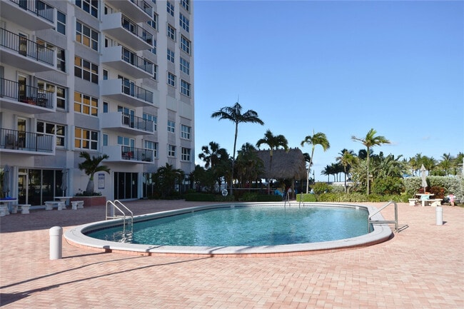 Building Photo - 405 N Ocean Blvd