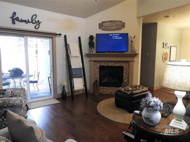 Foto del edificio - 2084 W Pine Ave