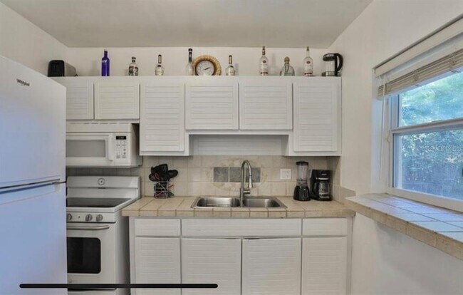 Foto del edificio - 3928 W Bay View Ave