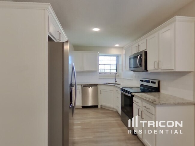 Building Photo - 9736 Villiers Dr S