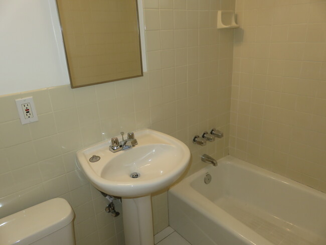Bathroom - 314 N Monte Vista Ave