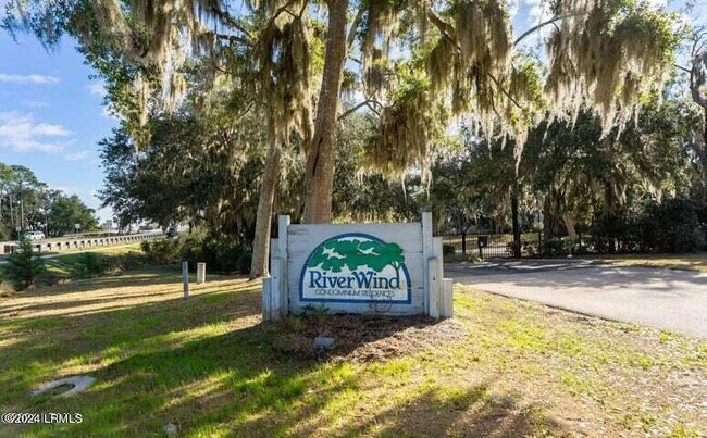 Foto del edificio - 16 Riverwind Dr