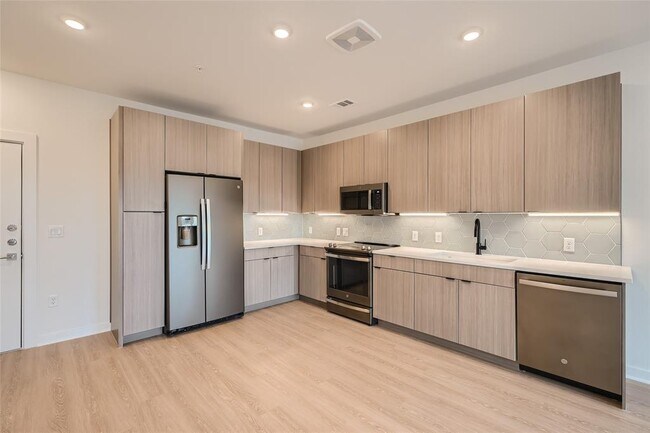 Building Photo - 4802 S Congress Ave
