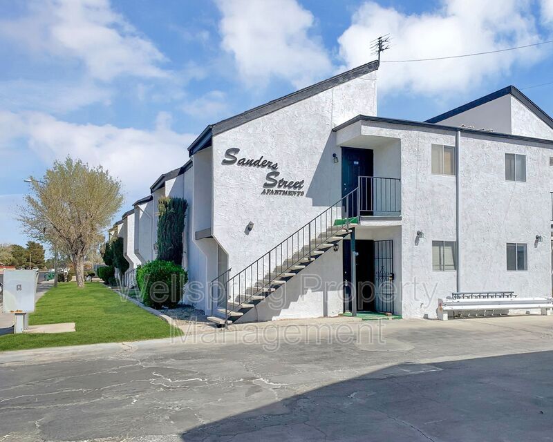 Primary Photo - 726 N Sanders St
