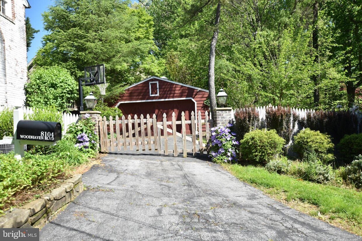 Foto principal - 8104 Woodhaven Blvd