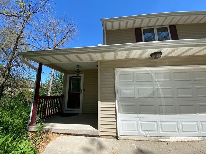 Foto principal - $1,975 | 3 Bedroom, 2.5 Bathroom Home | Ca...