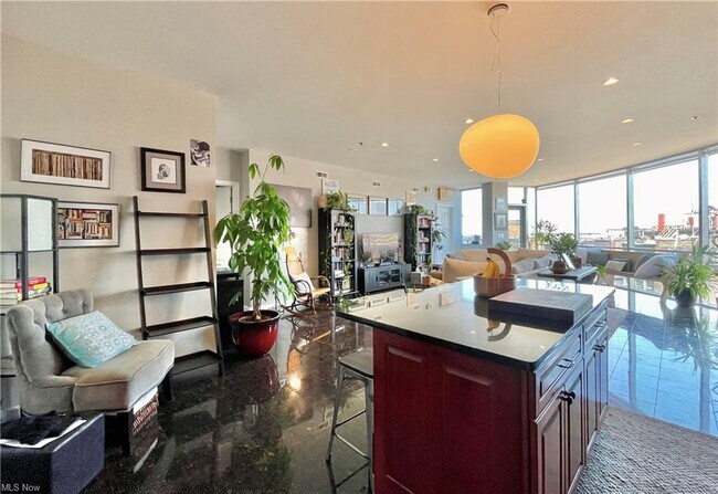 Foto del edificio - 701 W Lakeside Ave