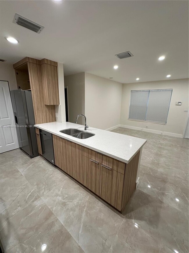 Foto del edificio - 611 N 69th Way