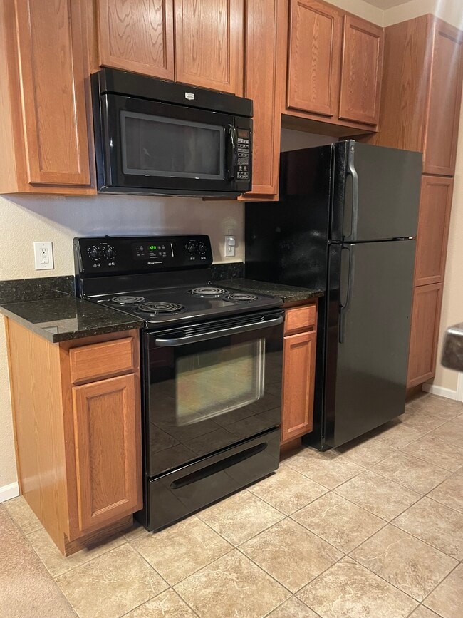 Kitchen with granite counter tops - 1465 Blue Sky Cir