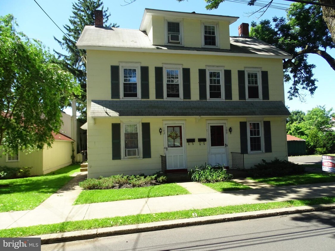 Primary Photo - 102 E Centre Ave