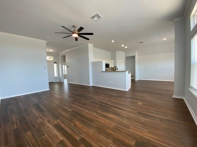 Building Photo - UPDATED 4 BEDROOM IN COQUINA BAY!