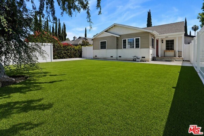 Foto del edificio - 13842 Hamlin St