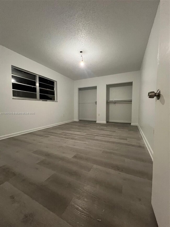 Foto del edificio - 471 E 13th St