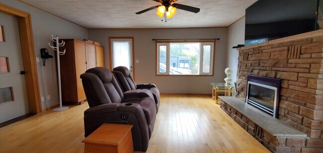 Photo du bâtiment - 712 County Rd 33