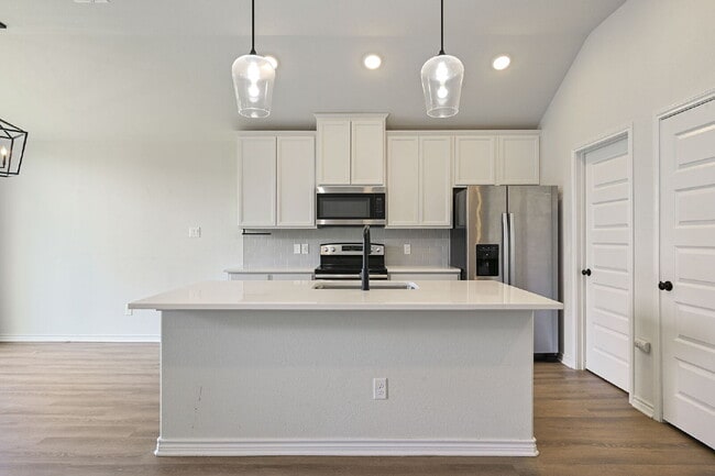 Building Photo - Immediate Move in - 3 Bedroom, 2 Bathroom Home in Rudder Pointe with Open Concept