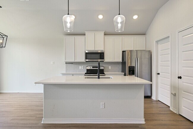 Foto del edificio - Immediate Move in - 3 Bedroom, 2 Bathroom Home in Rudder Pointe with Open Concept