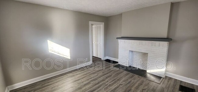 Building Photo - 732-734 E Deshler Ave