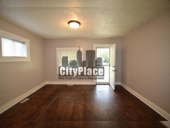 Foto del edificio - 5408 E Burgess Ave