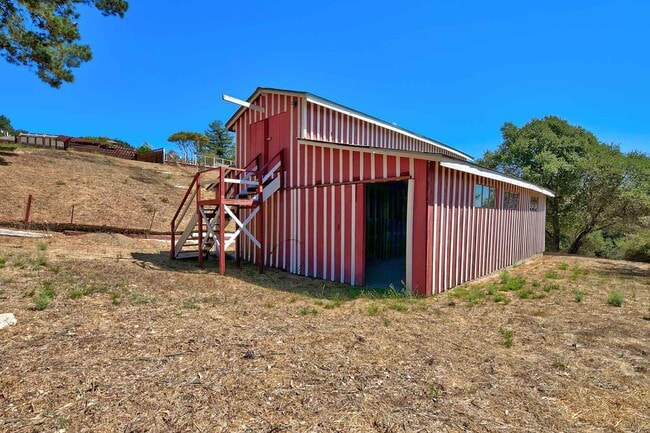 5 Stall Barn - 90 Skyway Ln