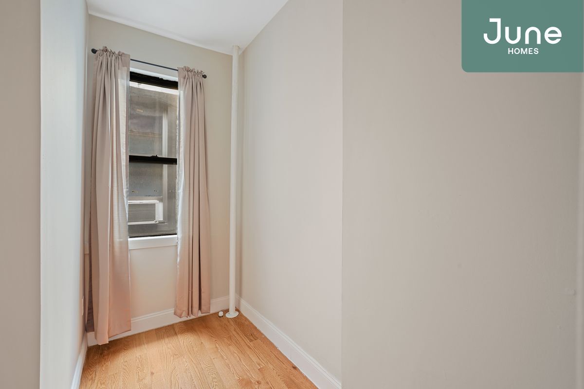 Primary Photo - Twin room in 2-bed/1.0-bath Home