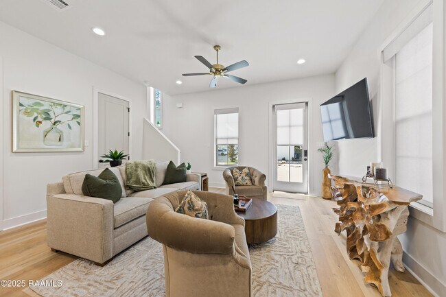 Building Photo - 103 Steiner Oaks