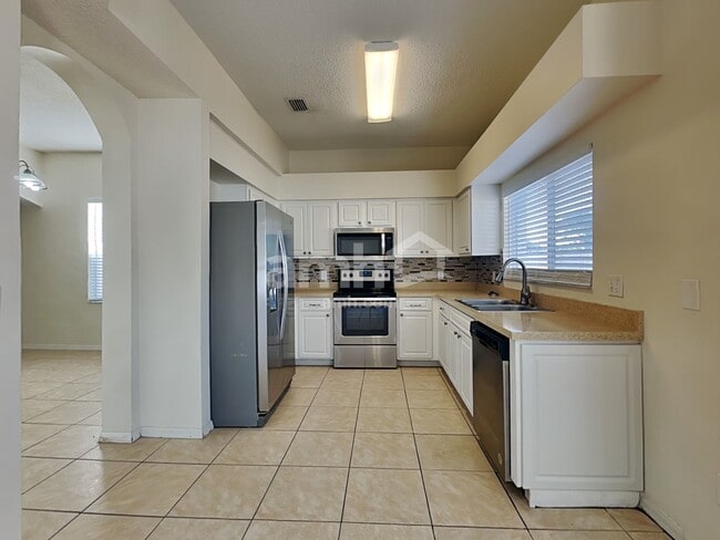 Building Photo - 12723 Longcrest Dr