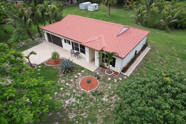 Foto del edificio - 18767 49th St N