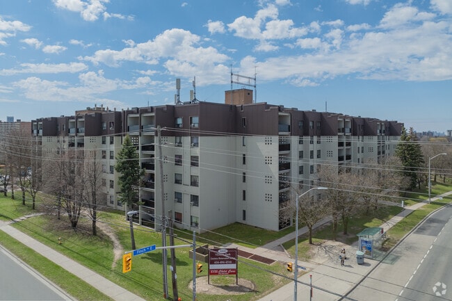 Building Photo - Warren Court Apartments